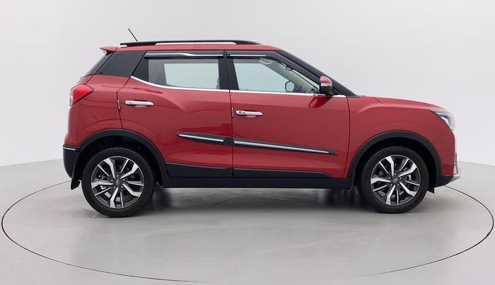 2021 Mahindra XUV300 W8 (O) 1.2 PETROL, Petrol, Manual, 19,034 km, Right Side View