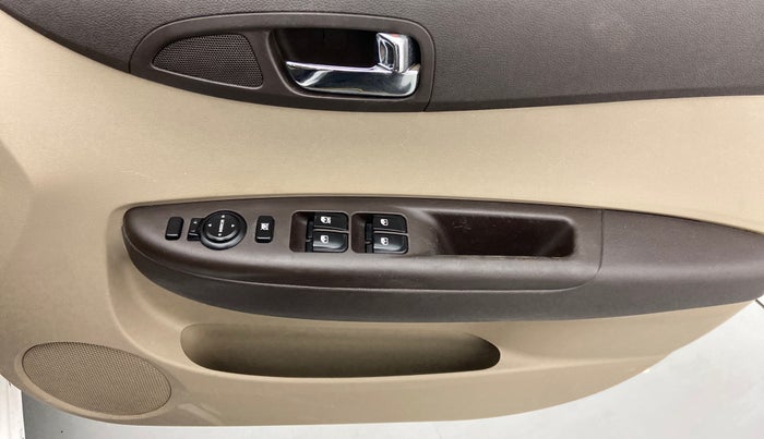 2011 Hyundai i20 SPORTZ 1.2 O, Petrol, Manual, 70,107 km, Driver Side Door Panels Control