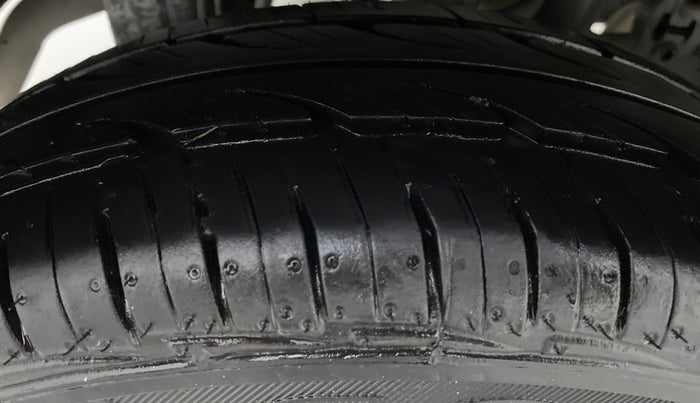 2015 Maruti Alto 800 LXI, Petrol, Manual, 67,697 km, Right Rear Tyre Tread