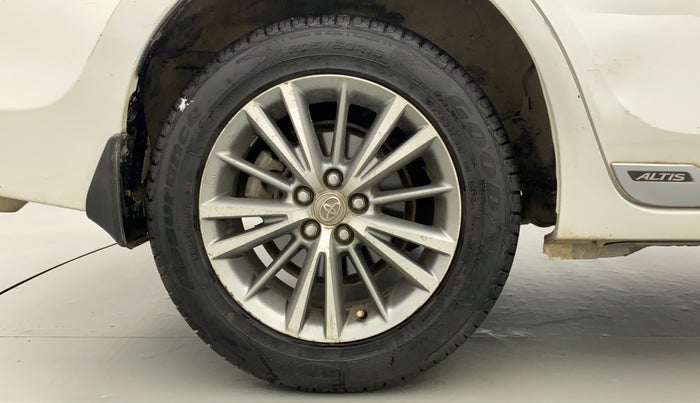 2014 Toyota Corolla Altis VL AT PETROL, Petrol, Automatic, 1,17,840 km, Right Rear Wheel