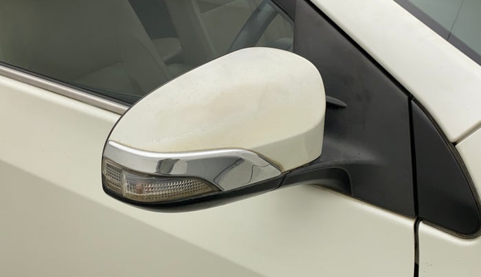 2014 Toyota Corolla Altis VL AT PETROL, Petrol, Automatic, 1,17,840 km, Right rear-view mirror - Indicator light has minor damage