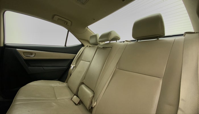 2014 Toyota Corolla Altis VL AT PETROL, Petrol, Automatic, 1,17,840 km, Right Side Rear Door Cabin