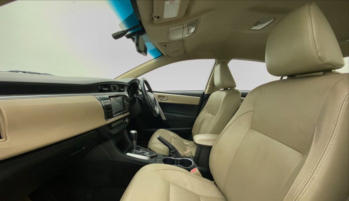 2014 Toyota Corolla Altis VL AT PETROL, Petrol, Automatic, 1,17,840 km, Right Side Front Door Cabin