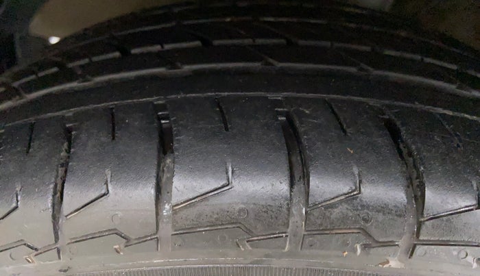 2016 Maruti Baleno ZETA 1.2 K12, Petrol, Manual, 83,607 km, Left Front Tyre Tread
