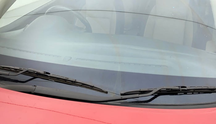 2017 Hyundai Verna 1.6 VTVT SX (O) AT, Petrol, Automatic, 1,01,051 km, Front windshield - Minor spot on windshield