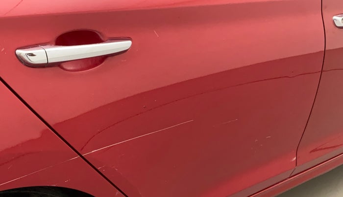 2017 Hyundai Verna 1.6 VTVT SX (O) AT, Petrol, Automatic, 1,01,051 km, Right rear door - Slightly dented