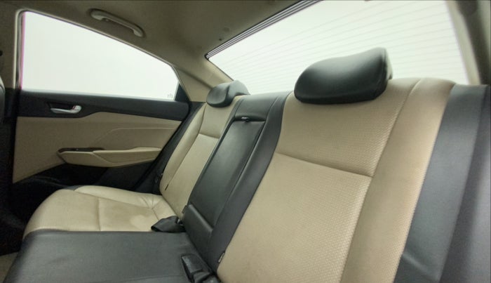2017 Hyundai Verna 1.6 VTVT SX (O) AT, Petrol, Automatic, 1,01,051 km, Right Side Rear Door Cabin