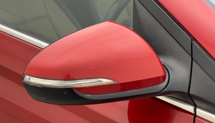 2017 Hyundai Verna 1.6 VTVT SX (O) AT, Petrol, Automatic, 1,01,051 km, Right rear-view mirror - Minor scratches