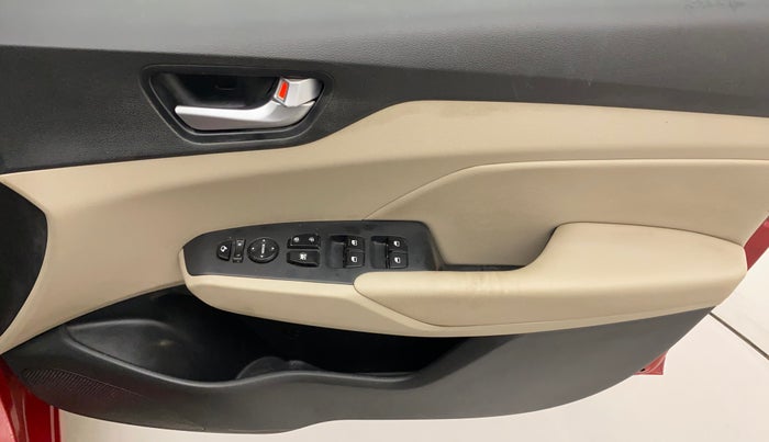 2017 Hyundai Verna 1.6 VTVT SX (O) AT, Petrol, Automatic, 1,01,051 km, Driver Side Door Panels Control