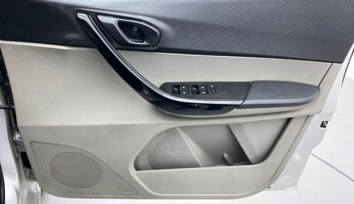 2017 Tata Tiago XT 1.2 REVOTRON, Petrol, Manual, 48,443 km, Driver Side Door Panels Control