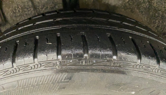 2011 Toyota Etios VX, Petrol, Manual, 88,332 km, Left Front Tyre Tread