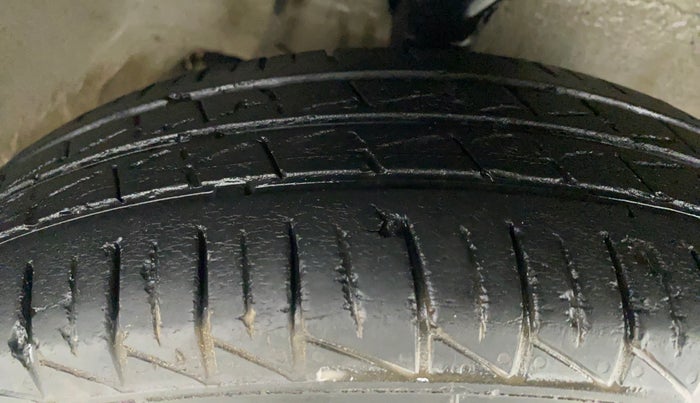 2015 Maruti Alto 800 VXI, Petrol, Manual, 34,871 km, Right Front Tyre Tread