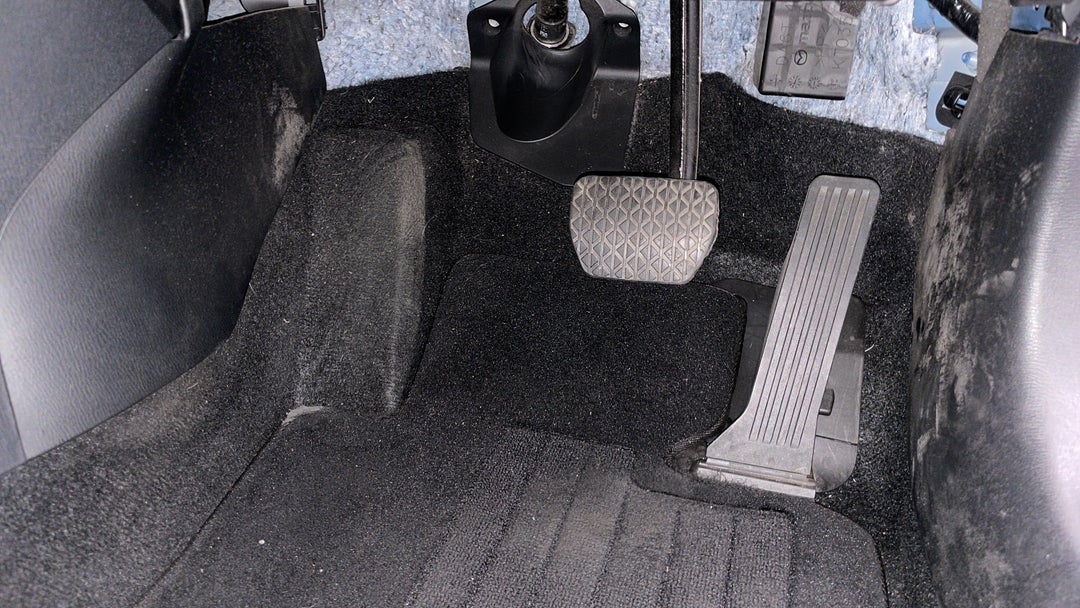 2017 Mazda 2 Maxx, Automatic, 67444 km, Pedals and Footmat