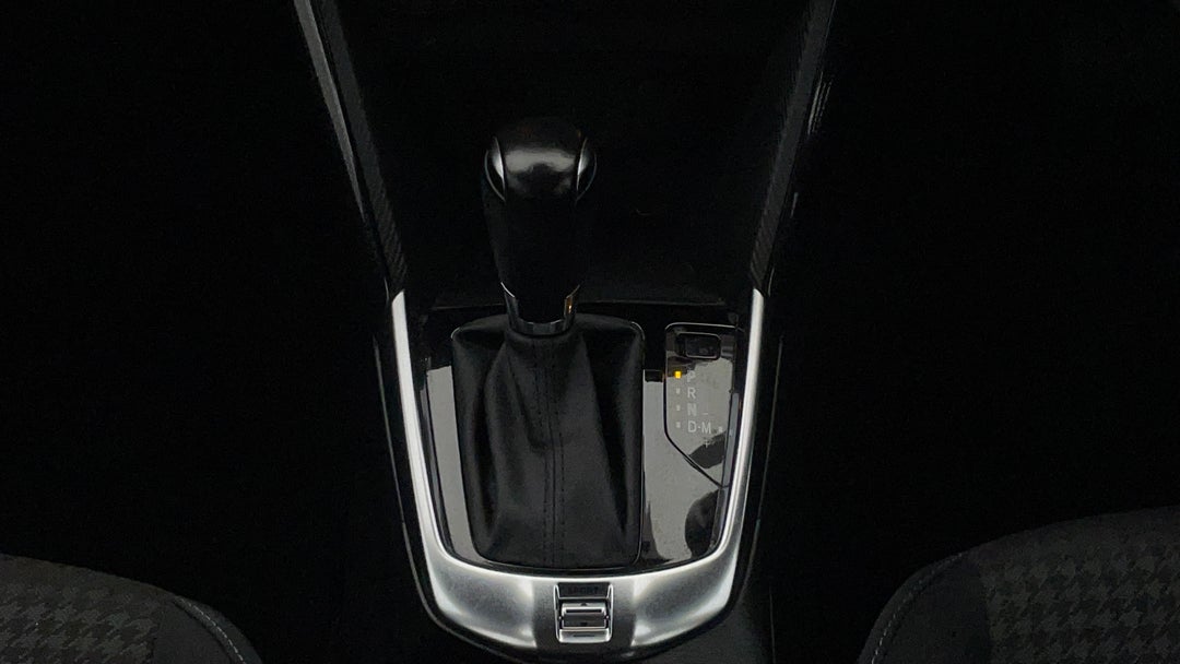 2017 Mazda 2 Maxx, Automatic, 67444 km, Gear Lever 