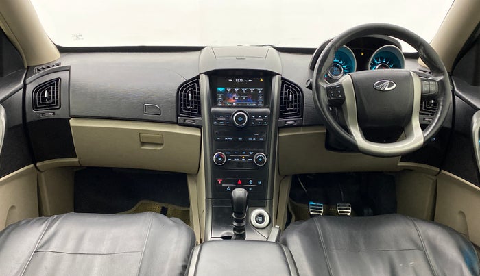 2015 Mahindra XUV500 W10, Diesel, Manual, 1,39,777 km, Dashboard