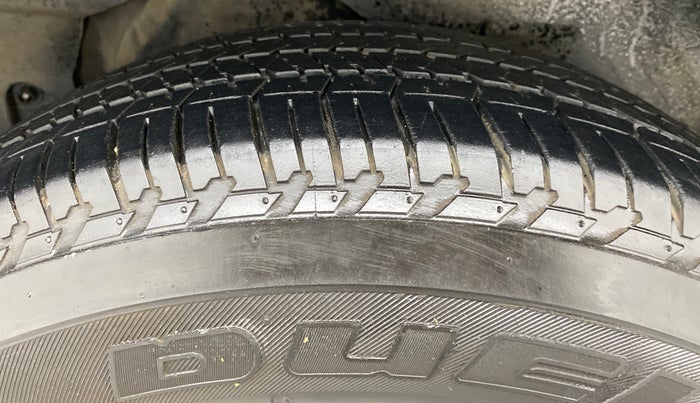 2015 Mahindra XUV500 W10, Diesel, Manual, 1,39,777 km, Right Rear Tyre Tread