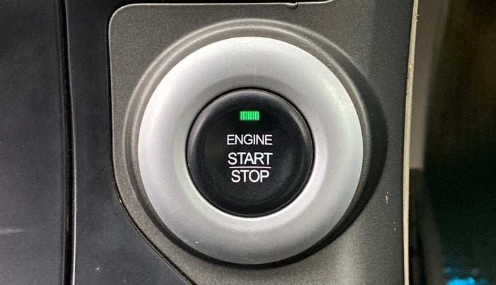 2015 Mahindra XUV500 W10, Diesel, Manual, 1,39,777 km, Keyless Start/ Stop Button