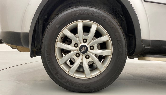 2015 Mahindra XUV500 W10, Diesel, Manual, 1,39,777 km, Right Rear Wheel