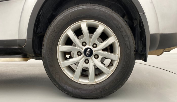 2015 Mahindra XUV500 W10, Diesel, Manual, 1,39,777 km, Left Rear Wheel