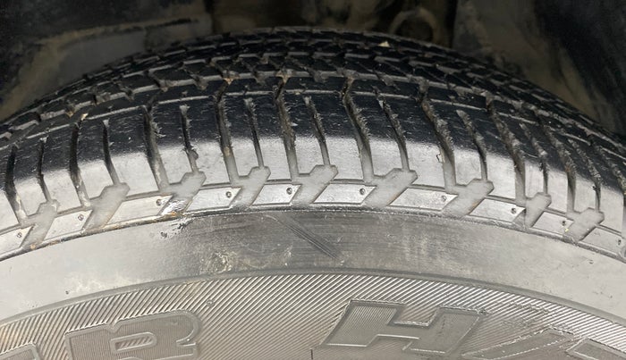 2015 Mahindra XUV500 W10, Diesel, Manual, 1,39,777 km, Left Front Tyre Tread