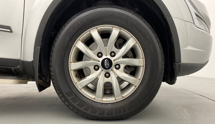 2015 Mahindra XUV500 W10, Diesel, Manual, 1,39,777 km, Right Front Wheel
