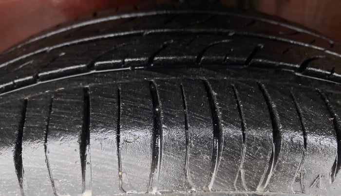 2014 Maruti Alto K10 VXI P, Petrol, Manual, 38,413 km, Left Front Tyre Tread