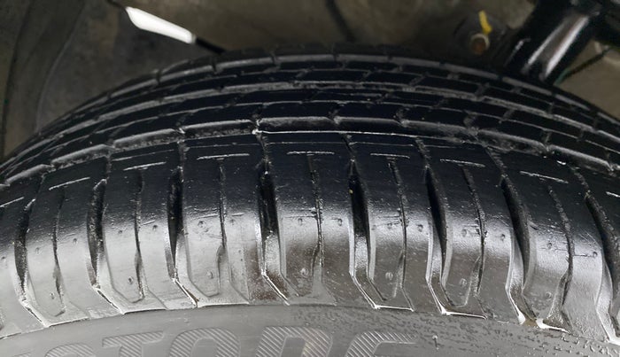 2022 Maruti Ertiga VXI CNG, CNG, Manual, 6,468 km, Left Front Tyre Tread