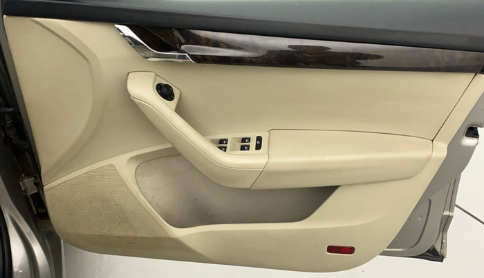 2016 Skoda Octavia AMBITION 2.0 TDI CR, Diesel, Manual, 65,240 km, Driver Side Door Panels Control