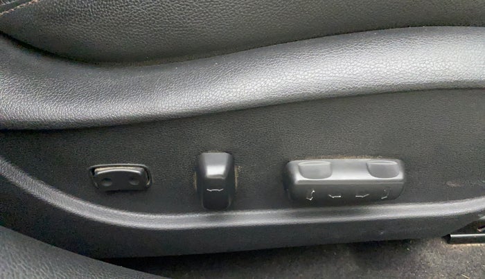 2016 Hyundai New Elantra 2.0 SX AT PETROL, Petrol, Automatic, 88,411 km, Driver Side Adjustment Panel