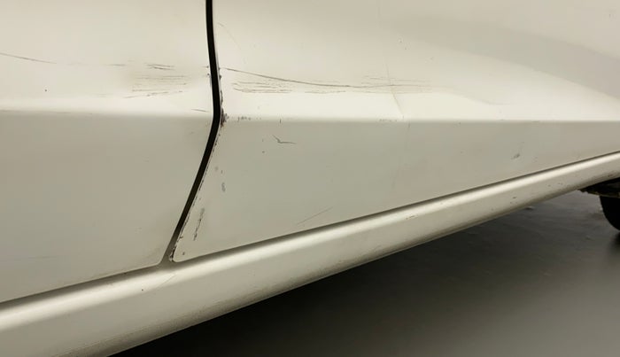 2017 Honda Amaze 1.2L I-VTEC S, Petrol, Manual, 45,853 km, Right running board - Paint is slightly faded