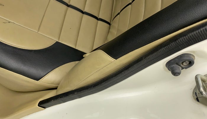 2017 Honda Amaze 1.2L I-VTEC S, Petrol, Manual, 45,853 km, Rear left door - Beading has minor damage