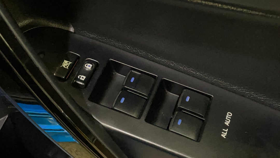 2017 Toyota Corolla Zr, Automatic, 100026 km, Drivers Side Door Panel Controls