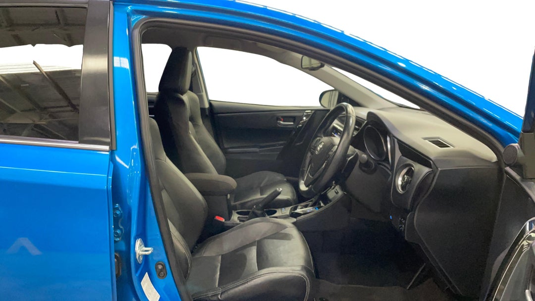 2017 Toyota Corolla Zr, Automatic, 100026 km, Right Side Front Door Cabin View