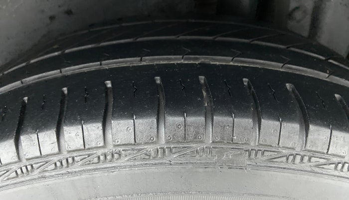 2013 Maruti Swift VDI, Diesel, Manual, 68,445 km, Left Rear Tyre Tread