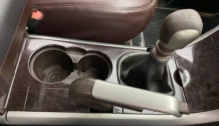 2014 Mahindra XUV500 W6, Diesel, Manual, 1,34,062 km, Gear Lever