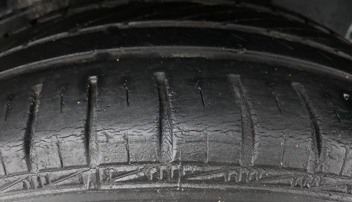 2013 Toyota Etios Liva G, Petrol, Manual, 37,526 km, Left Rear Tyre Tread