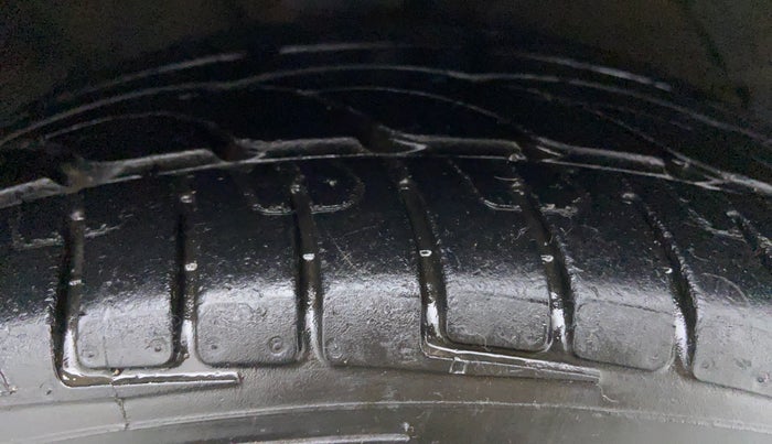 2013 Hyundai Verna FLUIDIC 1.6 SX VTVT, Petrol, Manual, 68,947 km, Right Front Tyre Tread