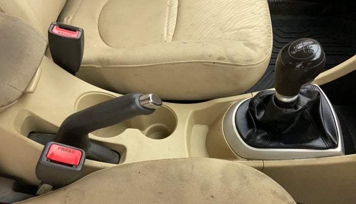 2013 Hyundai Verna FLUIDIC 1.6 SX VTVT, Petrol, Manual, 68,947 km, Gear Lever