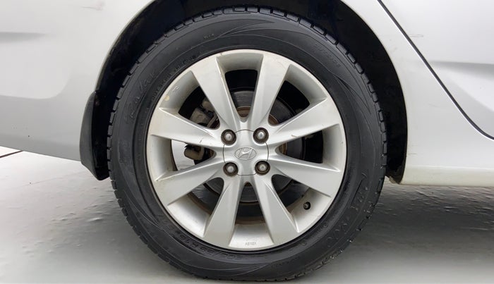 2013 Hyundai Verna FLUIDIC 1.6 SX VTVT, Petrol, Manual, 68,947 km, Right Rear Wheel