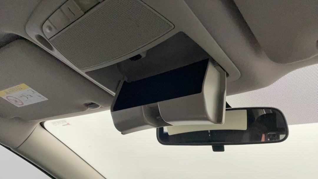 On-Roof Controls/Sunglass holder