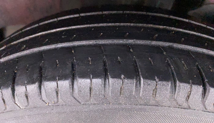 2019 Maruti Swift VXI D, Petrol, Manual, 56,150 km, Left Rear Tyre Tread