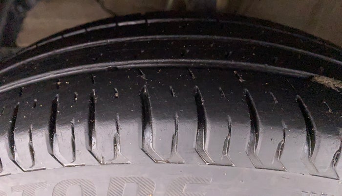 2019 Maruti Swift VXI D, Petrol, Manual, 56,150 km, Left Front Tyre Tread