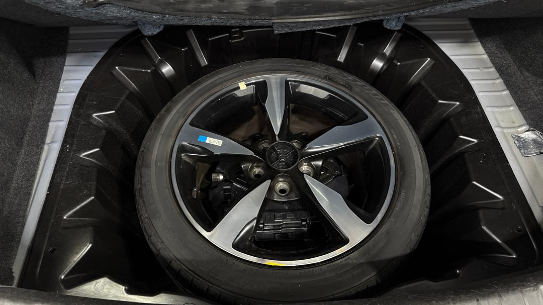 2016 Holden Commodore Sv6 Black Edition, Automatic, 140048 km, Spare Wheel