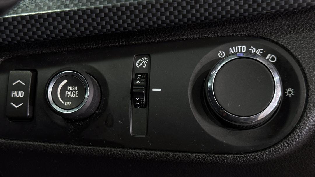 2016 Holden Commodore Sv6 Black Edition, Automatic, 140048 km, Utility Switches/Buttons
