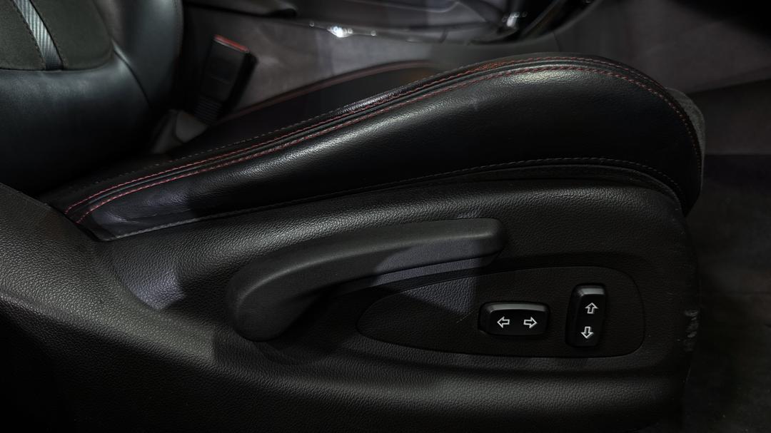 2016 Holden Commodore Sv6 Black Edition, Automatic, 140048 km, Drivers Side Adjustment Panel