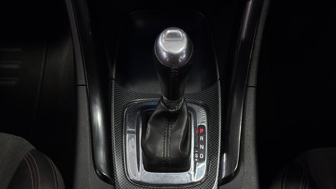 2016 Holden Commodore Sv6 Black Edition, Automatic, 140048 km, Gear Lever 