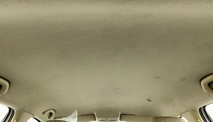 2015 Volkswagen Polo HIGHLINE1.2L, Petrol, Manual, 1,09,697 km, Ceiling - Roof lining is slightly discolored