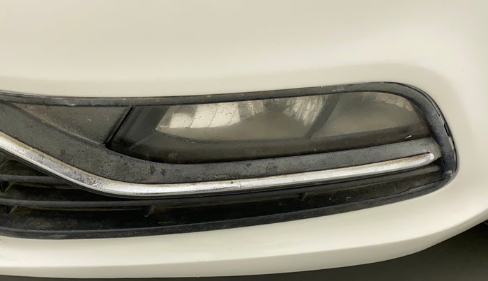 2015 Volkswagen Polo HIGHLINE1.2L, Petrol, Manual, 1,09,697 km, Left fog light - Not working