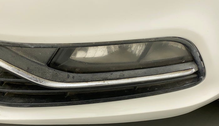 2015 Volkswagen Polo HIGHLINE1.2L, Petrol, Manual, 1,10,375 km, Left fog light - Not working