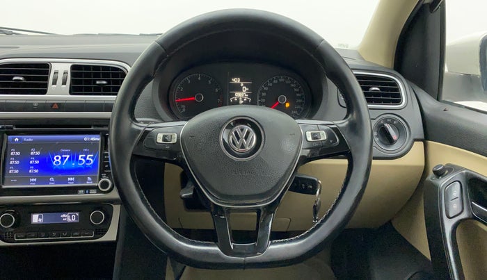2015 Volkswagen Polo HIGHLINE1.2L, Petrol, Manual, 1,09,697 km, Steering Wheel Close Up